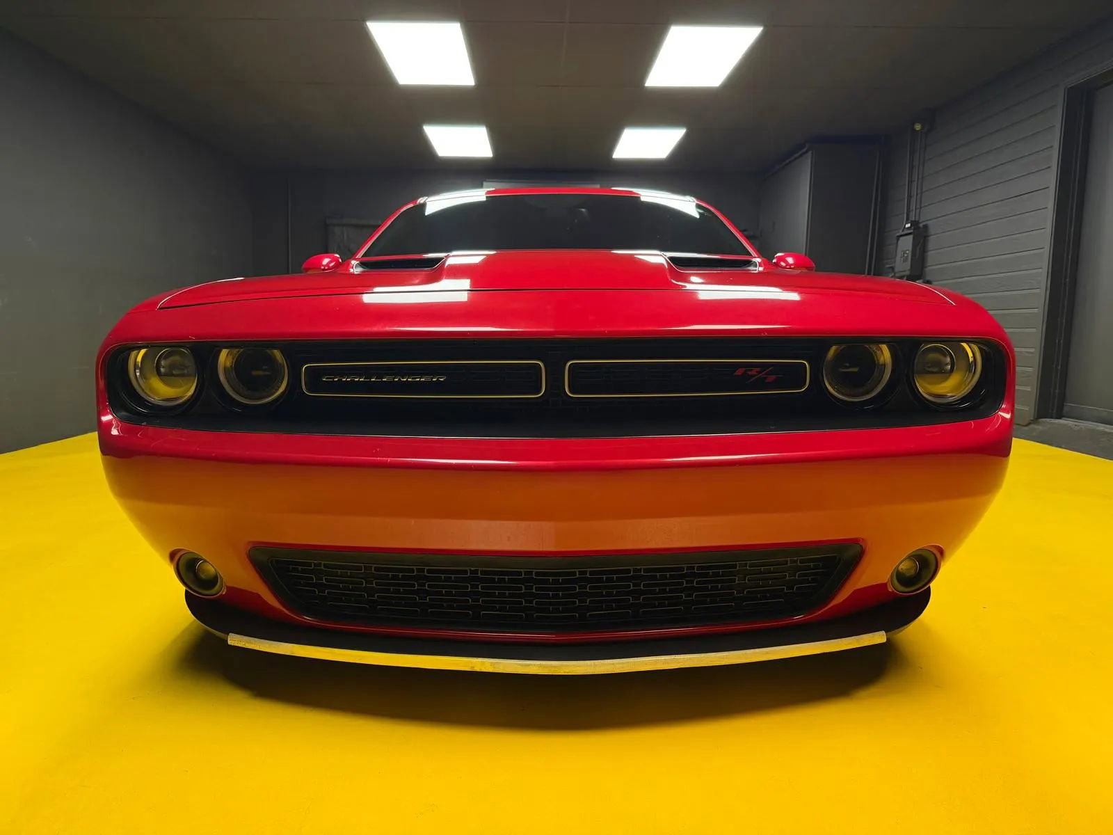 Used 2016 Dodge Challenger R/T RWD image 2