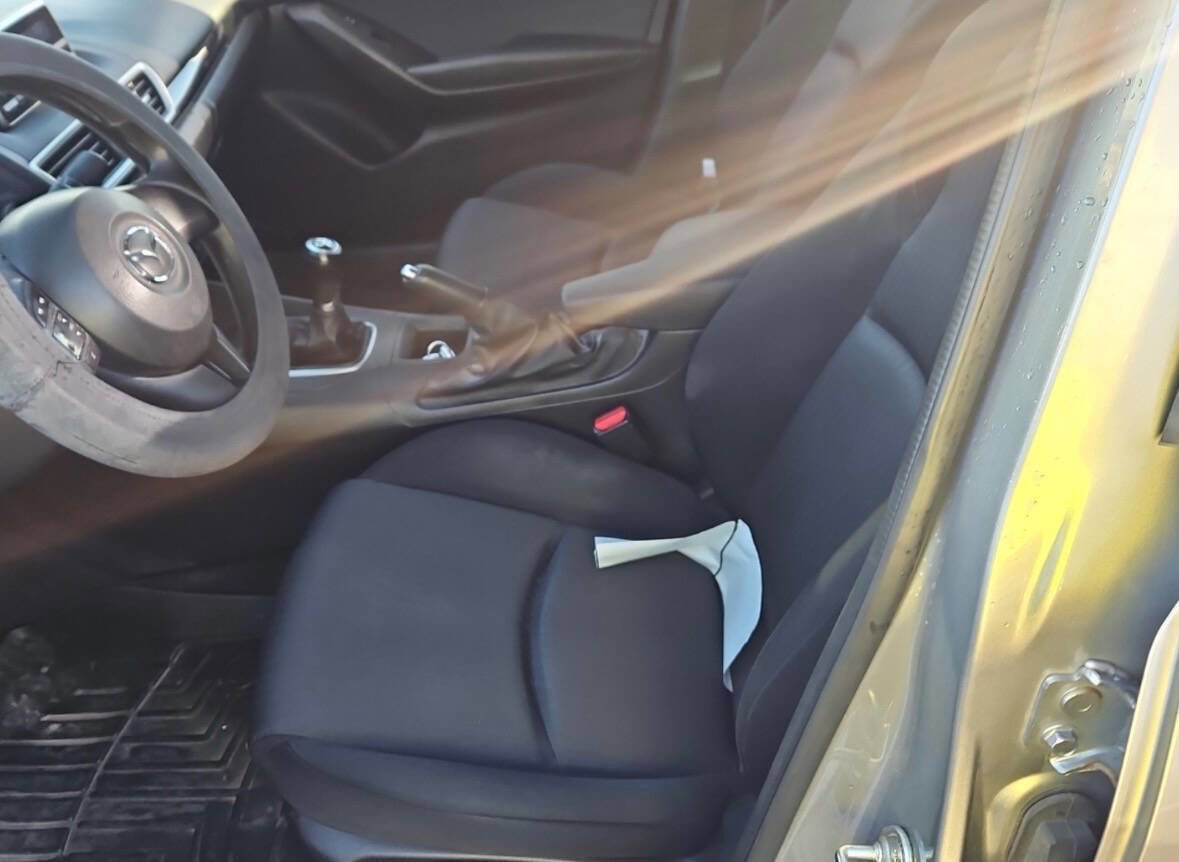 Used 2015 MAZDA MAZDA3 i SV image 8