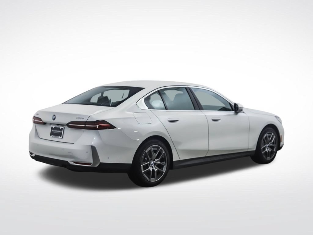 Used 2026 BMW 530i xDrive AWD/4WD image 5