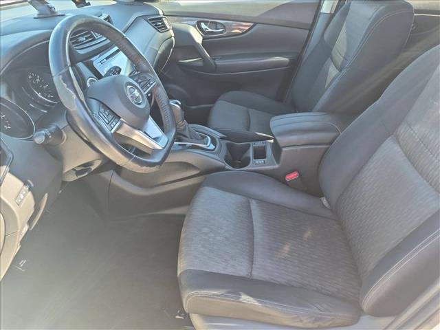 Used 2017 Nissan Rogue SV FWD image 15