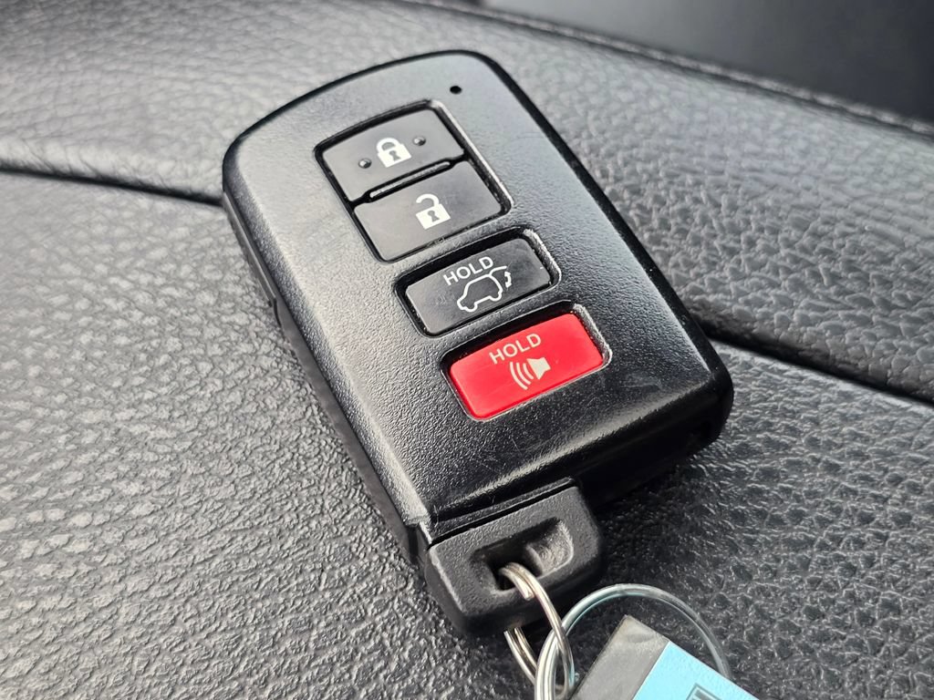 Used 2019 Toyota Highlander XLE FWD image 33