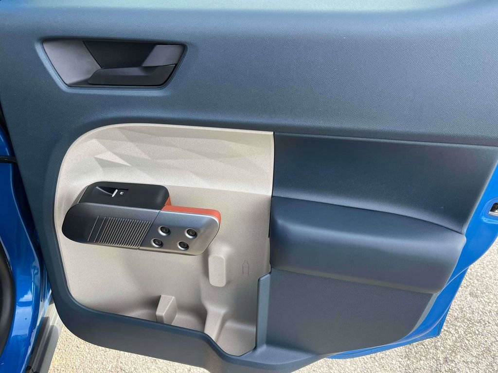 Used 2025 Ford Maverick Lariat image 7