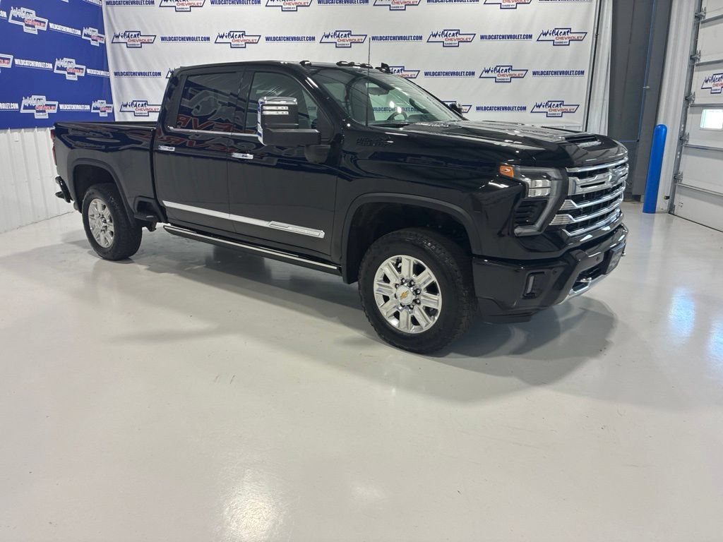 Used 2025 Chevrolet Silverado 2500 High Country w/ High Country Premium Package AWD/4WD image 9