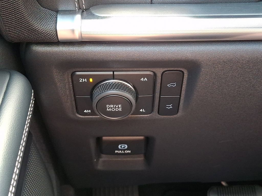 Used 2025 Ford Expedition Platinum image 25