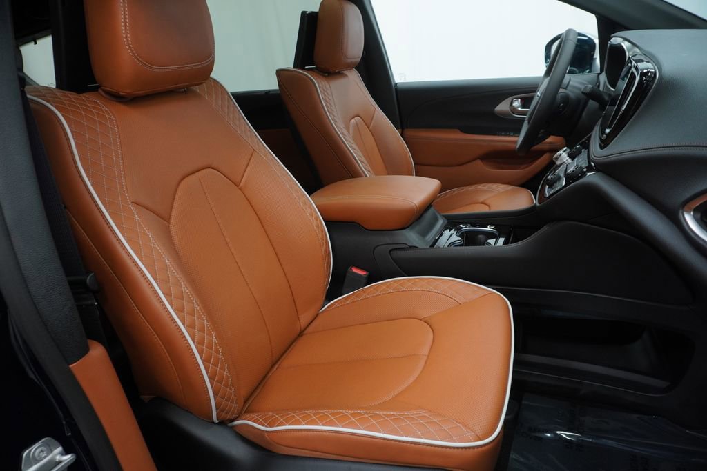 Used 2024 Chrysler Pacifica Pinnacle image 47
