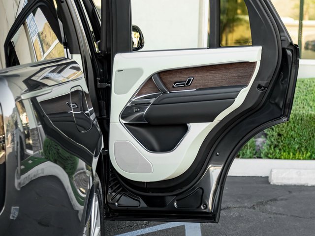 Used 2023 Land Rover Range Rover SE image 23