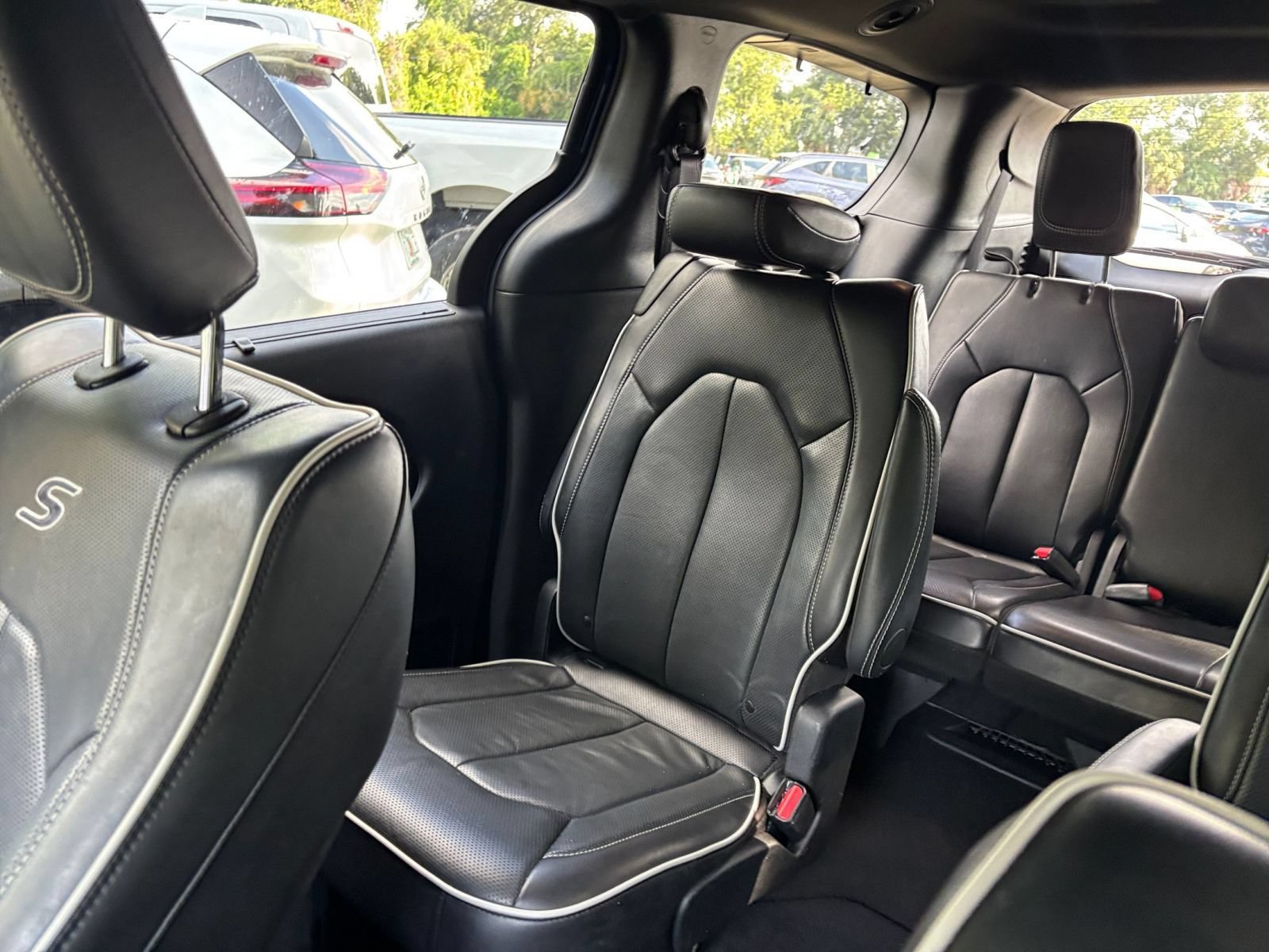 Used 2025 Chrysler Pacifica Limited FWD image 43