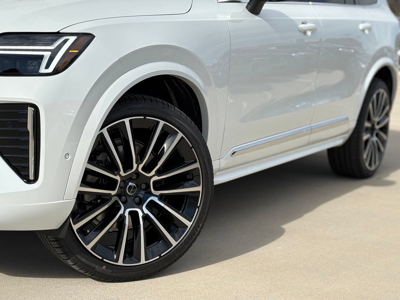 New 2026 Volvo XC90 B6 Ultra AWD/4WD image 10