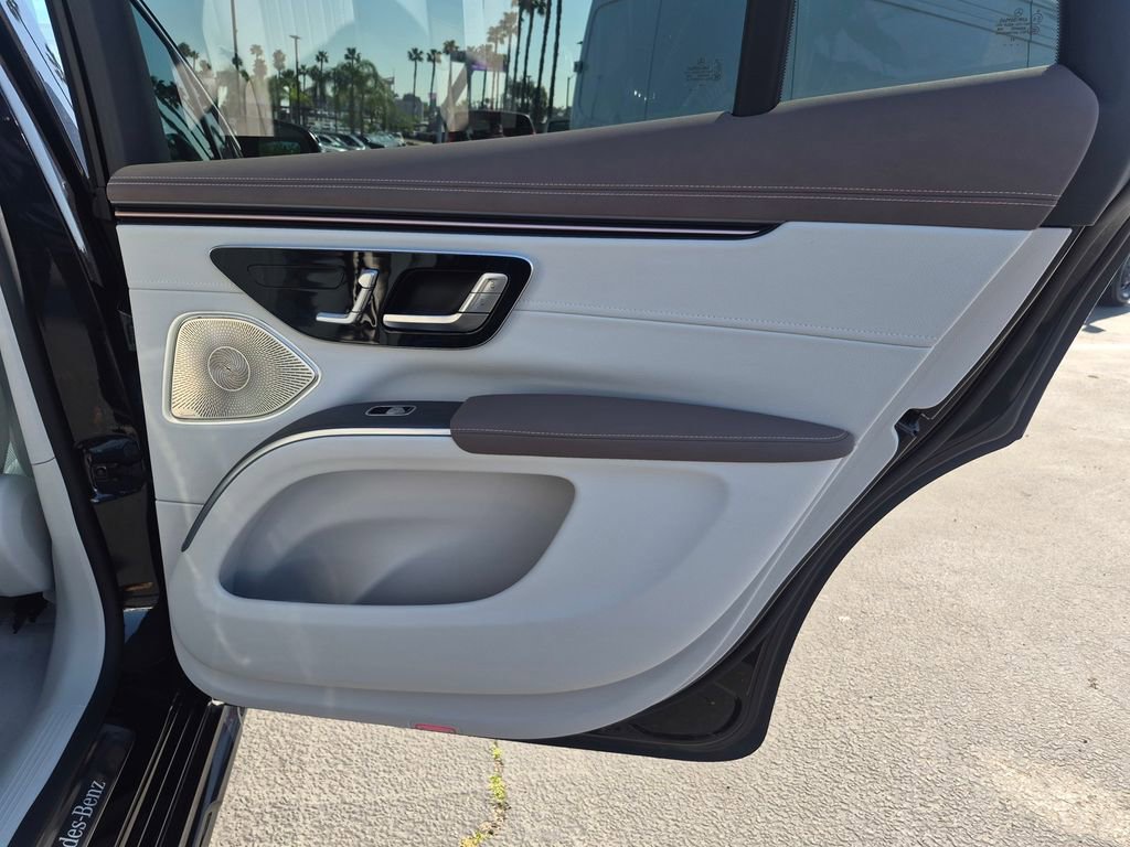 Used 2023 Mercedes-Benz EQS 580 4MATIC SUV image 26