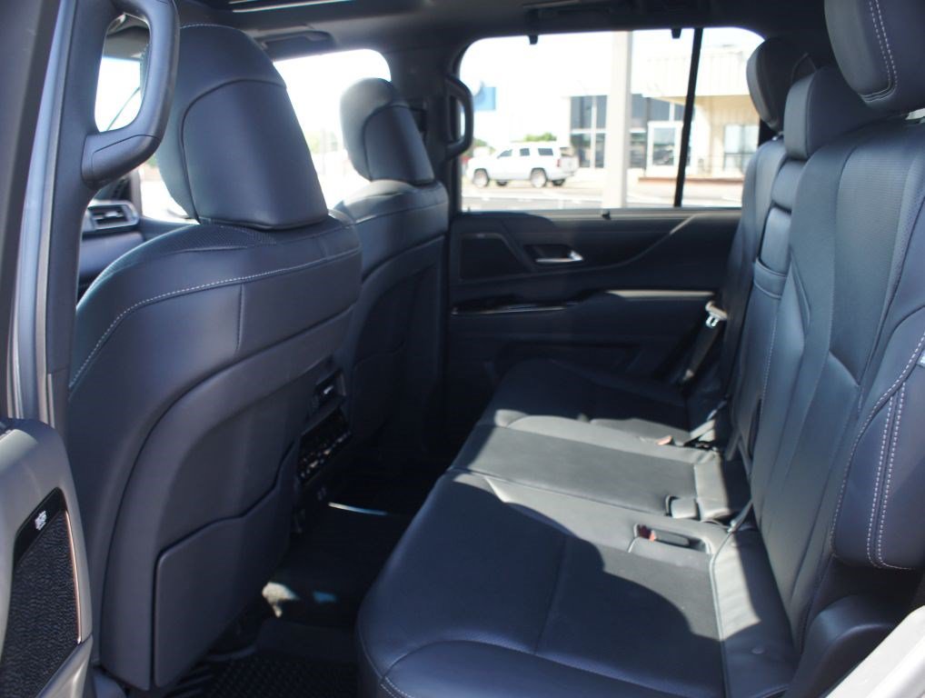Used 2024 Lexus LX 600 4WD w/ Luxury Package image 16