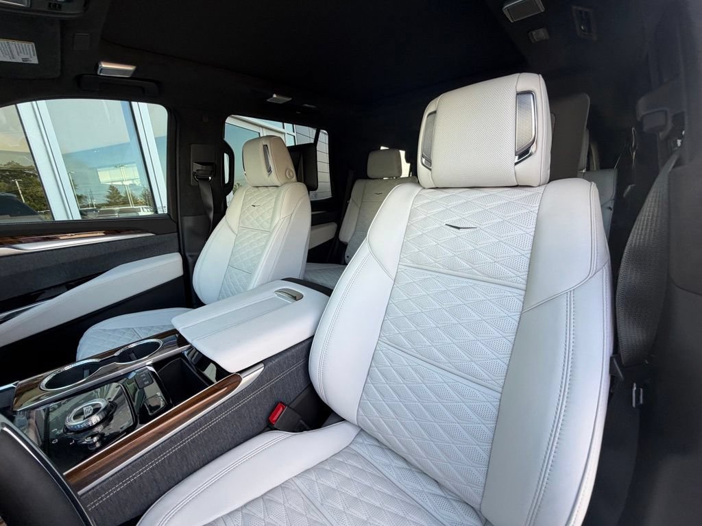 New 2026 Cadillac Escalade Platinum Sport w/ LPO, ONYX Package AWD/4WD image 14