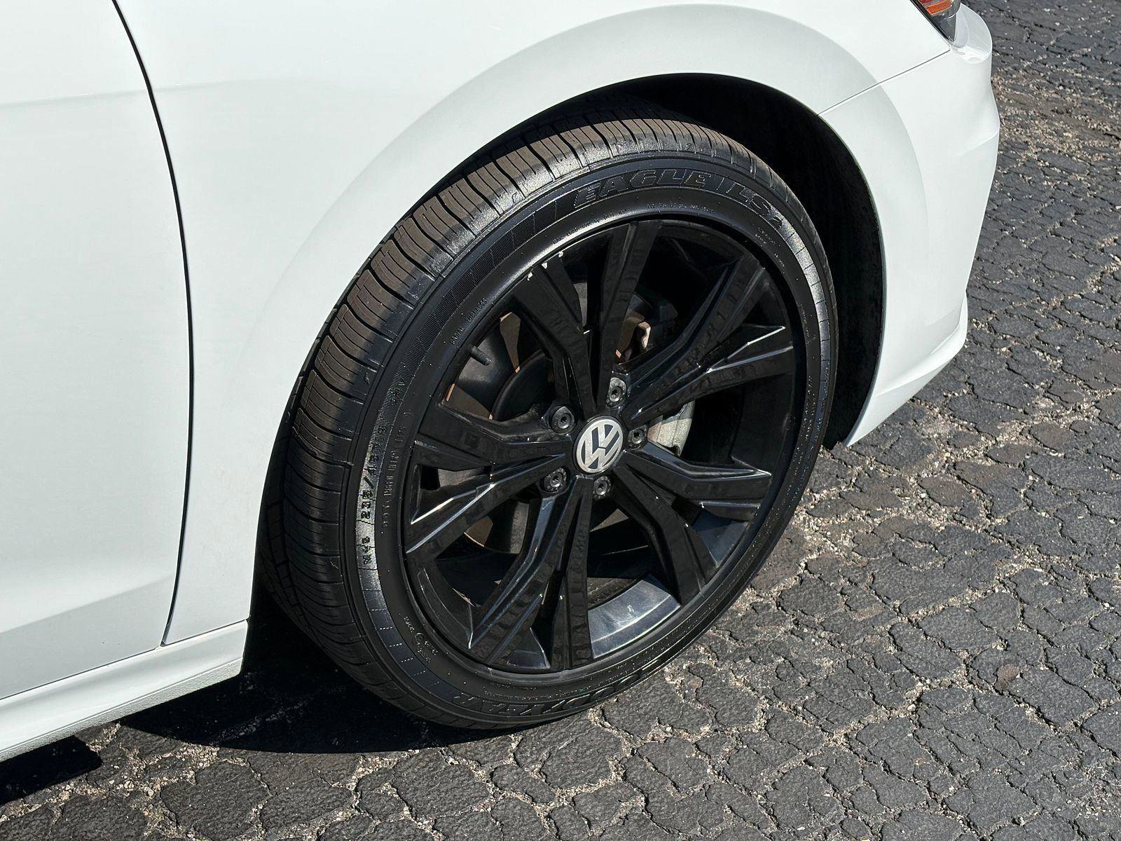 Used 2021 Volkswagen Passat 2.0T SE FWD image 9