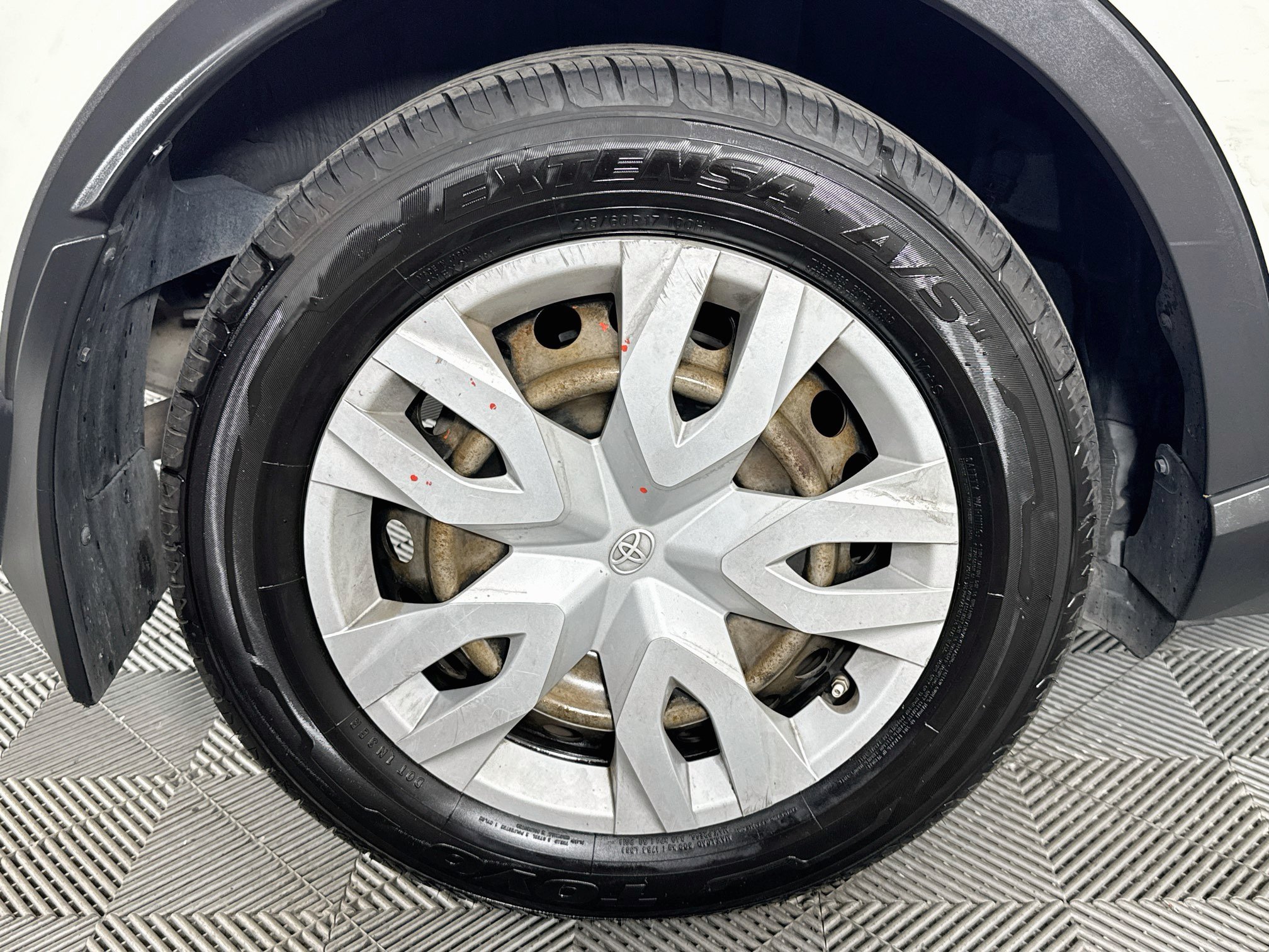 Used 2020 Toyota C-HR LE FWD image 30