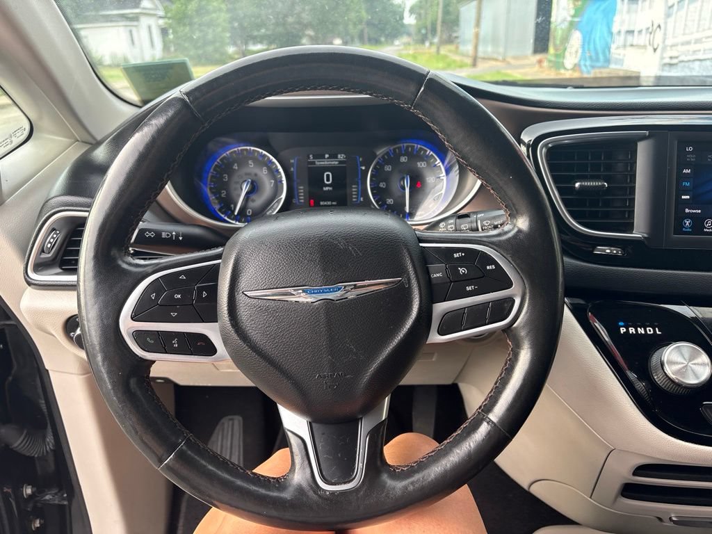 Used 2019 Chrysler Pacifica Touring-L FWD image 17