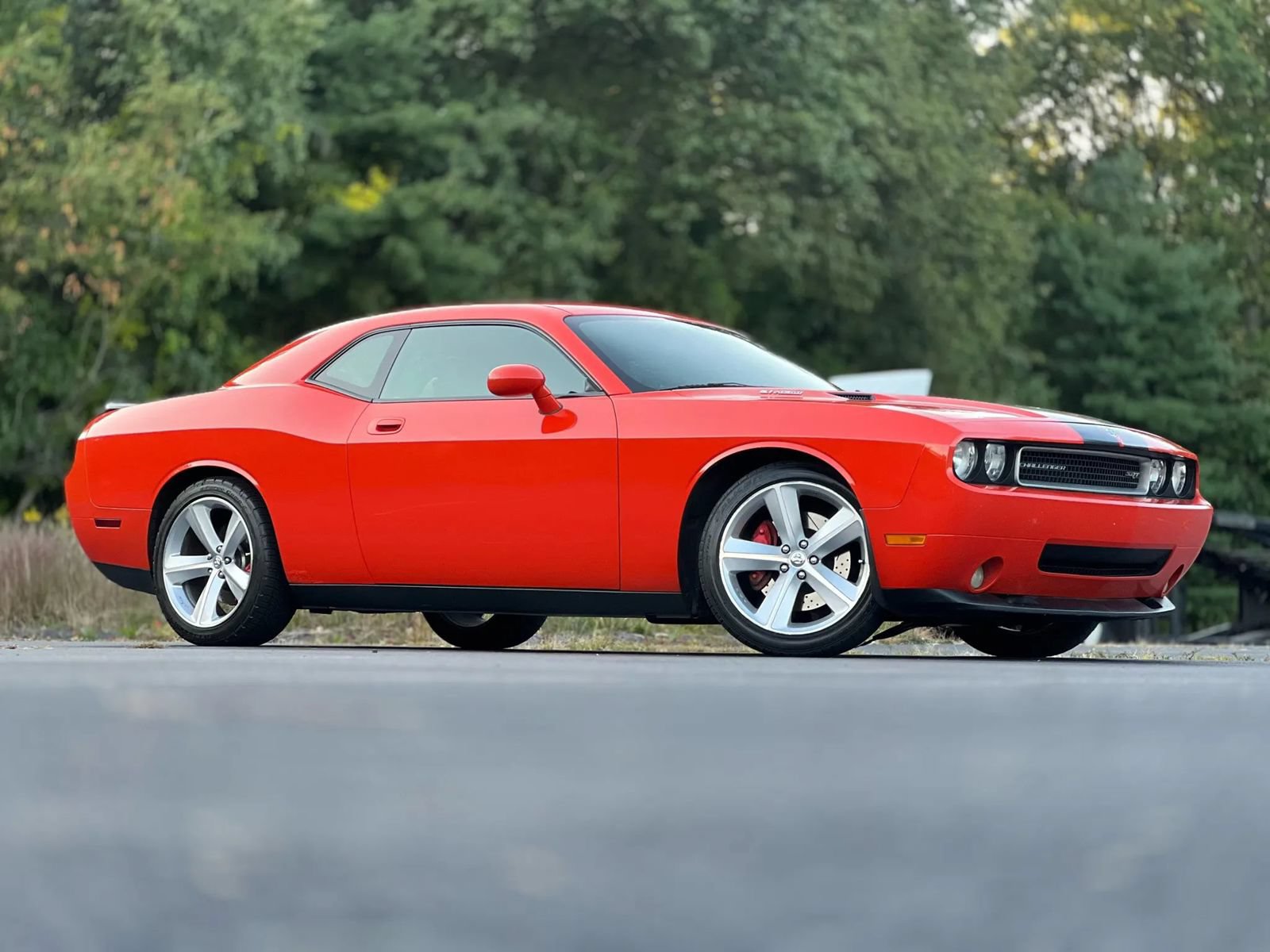 Used 2009 Dodge Challenger SRT8 RWD image 2