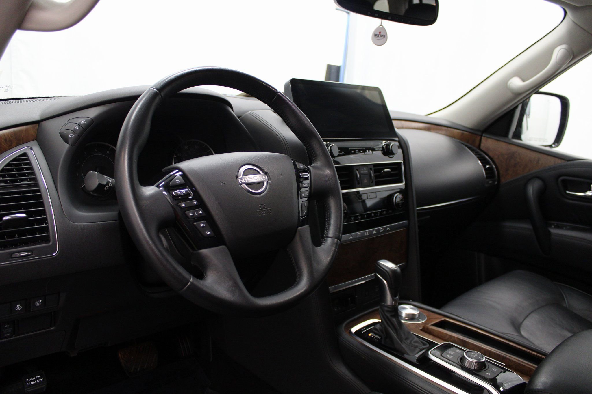 Used 2024 Nissan Armada SL image 16