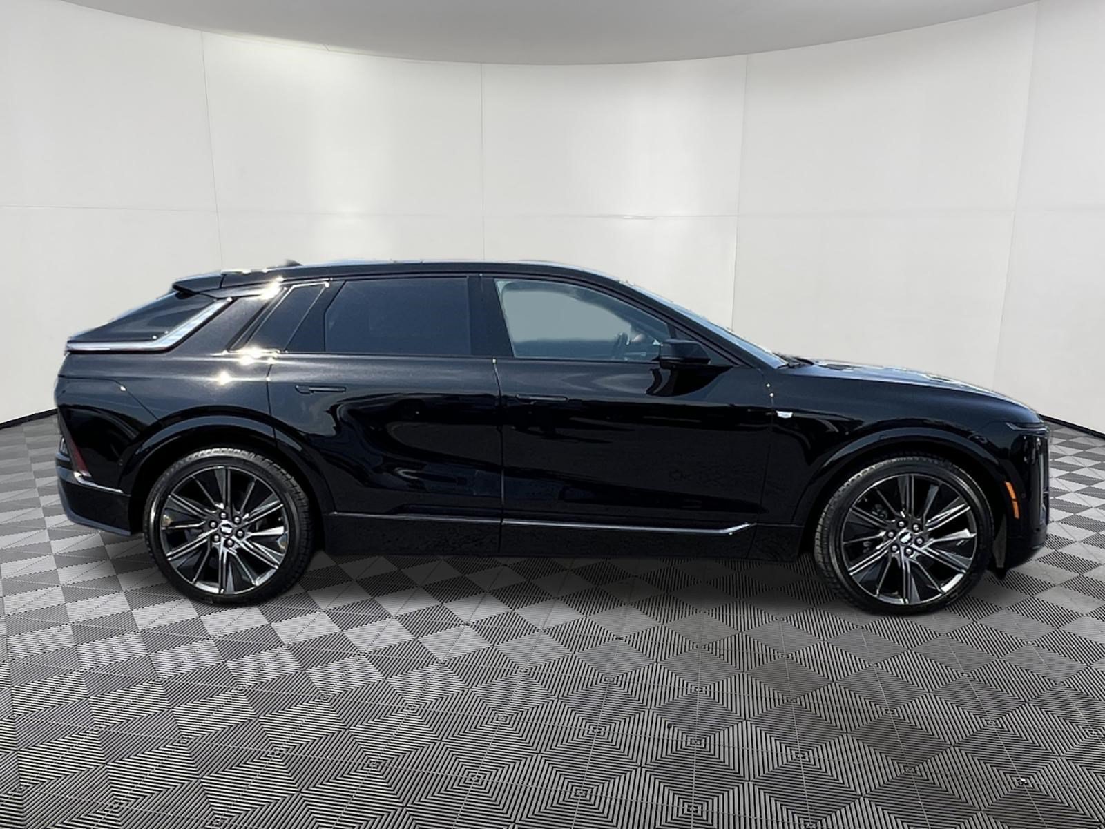 New 2026 Cadillac Lyriq Signature Sport AWD/4WD image 7