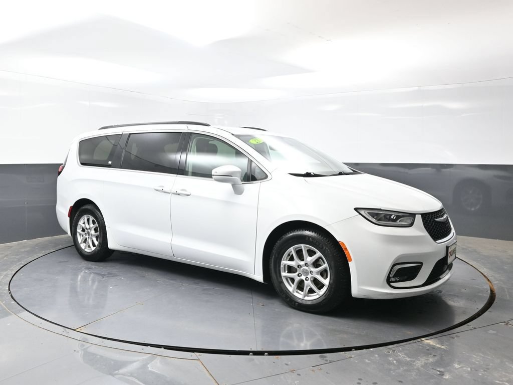 Used 2022 Chrysler Pacifica Touring-L FWD image 4