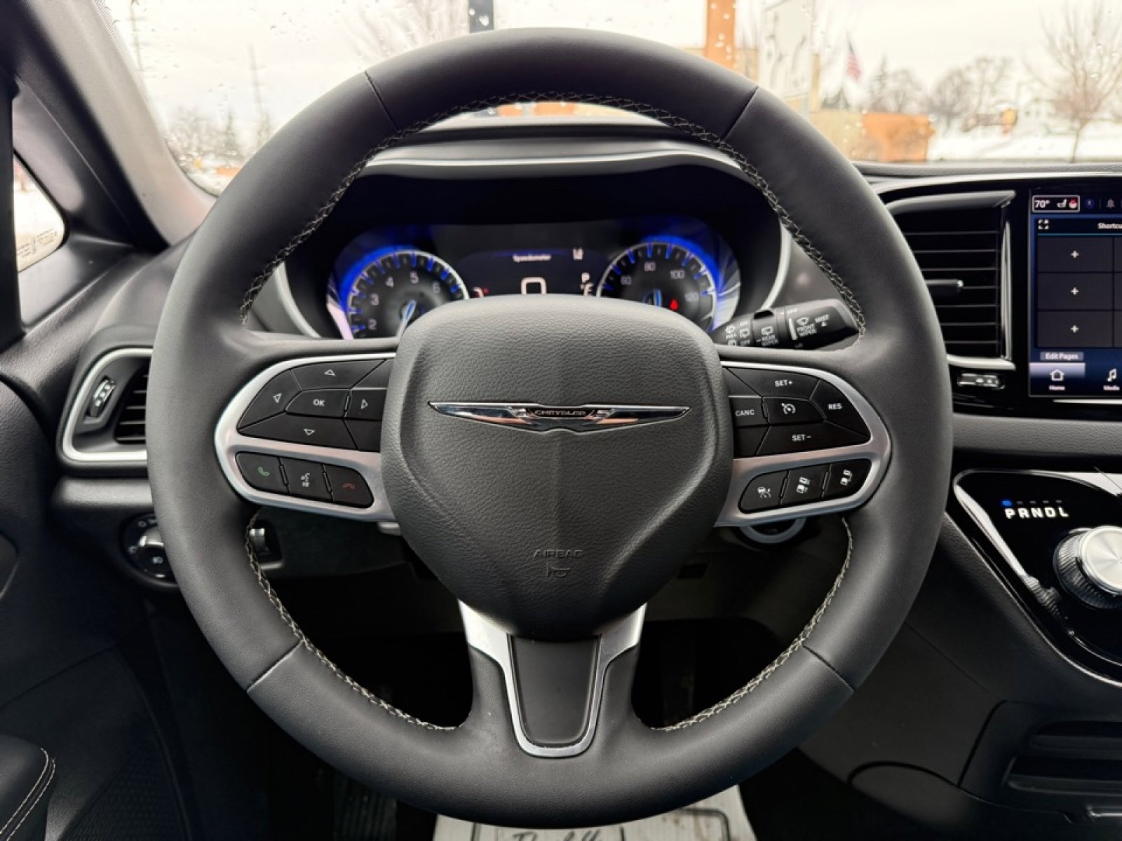 Used 2025 Chrysler Pacifica Select image 22