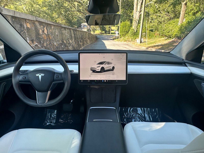 Used 2025 Tesla Model Y Long Range image 4