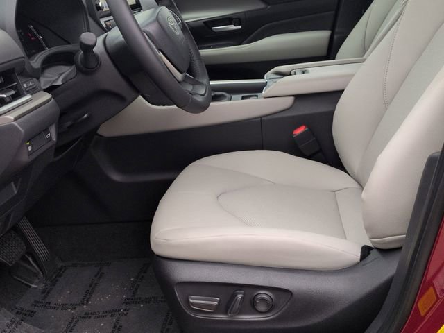 Certified 2026 Toyota Grand Highlander XLE image 13