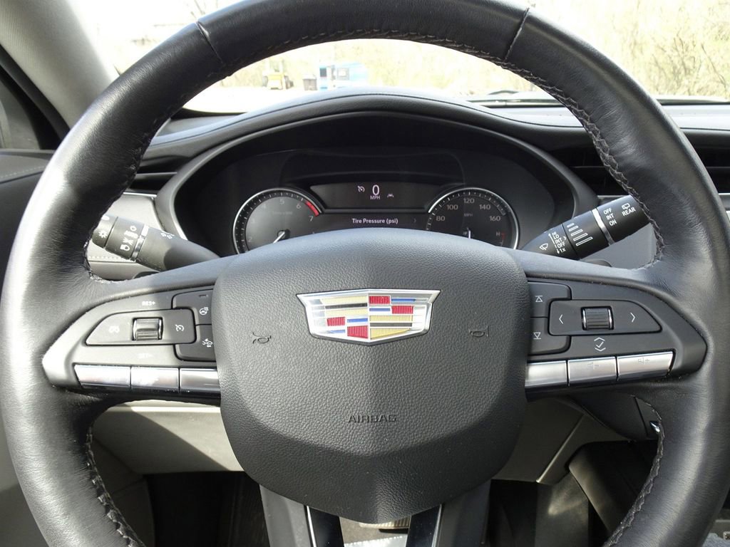 Certified 2023 Cadillac XT4 Luxury w/ Cold Weather Package image 20