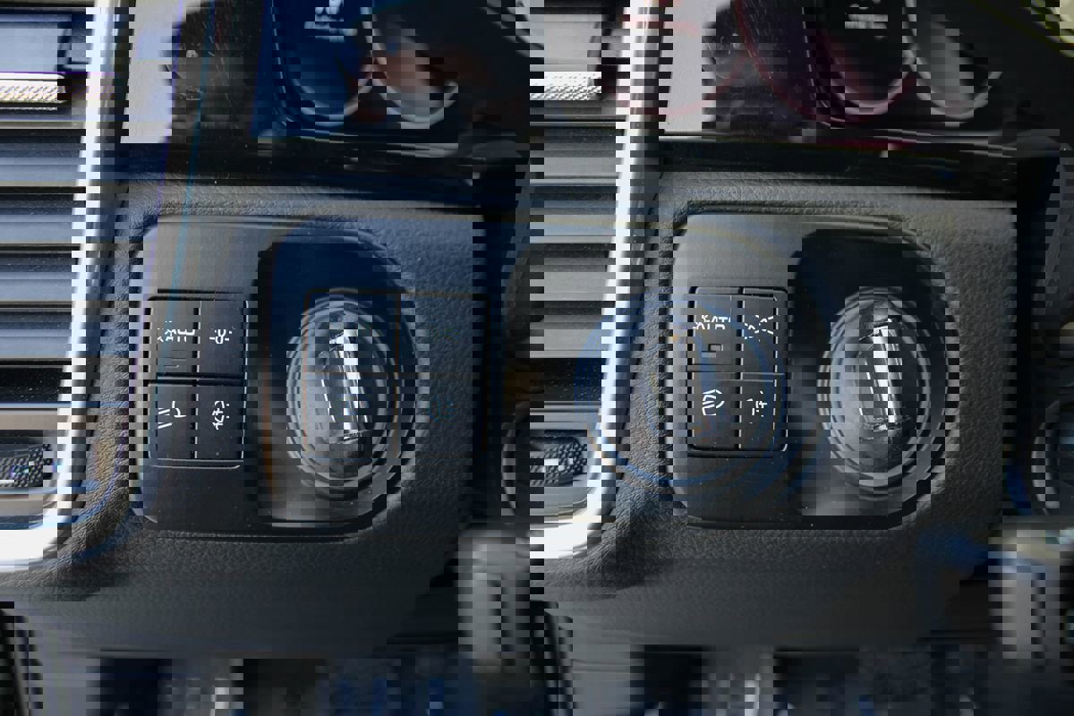 Used 2023 Porsche Cayenne Platinum Edition image 38