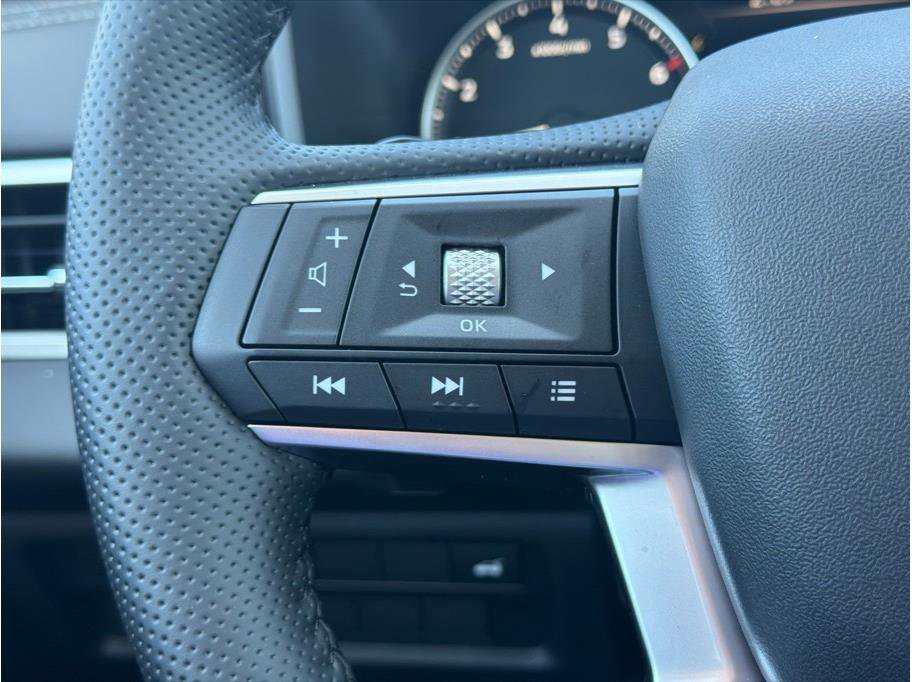 Used 2025 Mitsubishi Outlander SE image 17