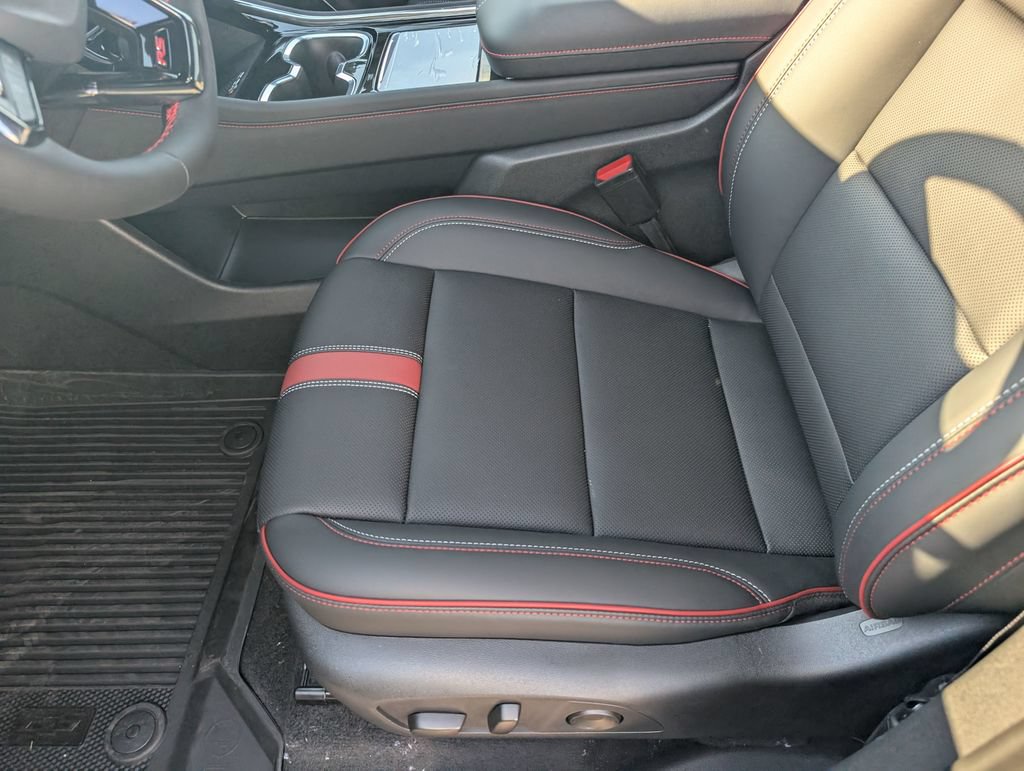 New 2027 Chevrolet Traverse RS w/ LPO, Floor Liner Package AWD/4WD image 21