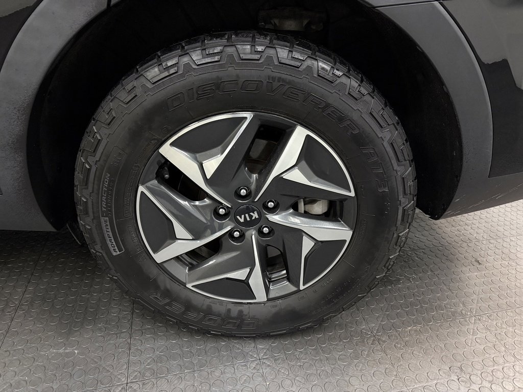 Used 2021 Kia Sorento S image 14