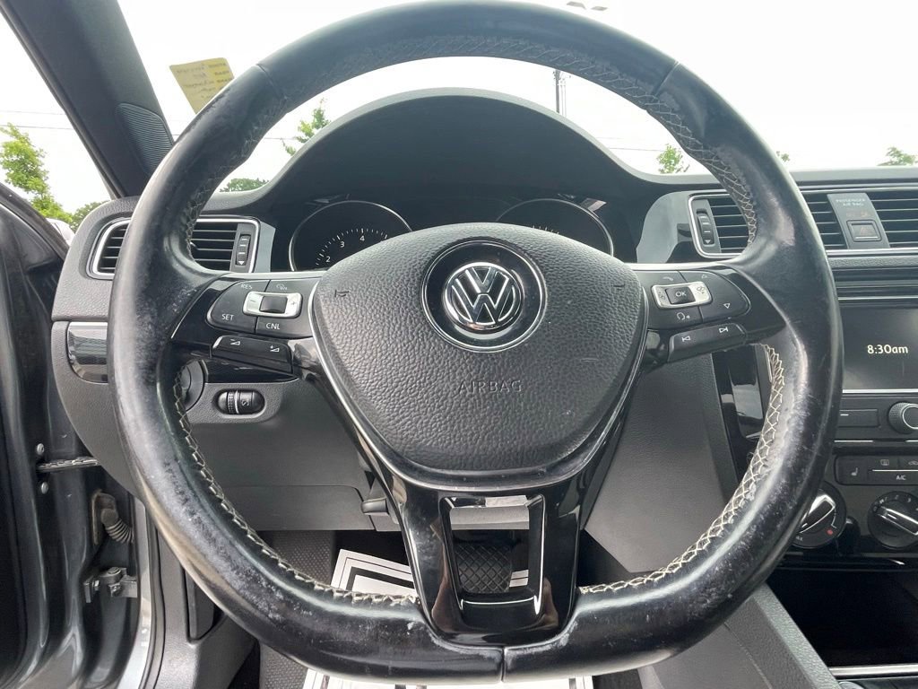 Used 2015 Volkswagen Jetta Sport FWD image 13