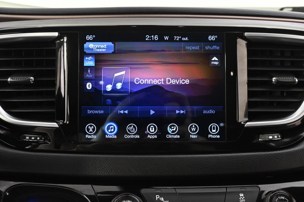 Used 2017 Chrysler Pacifica Touring-L Plus FWD image 29
