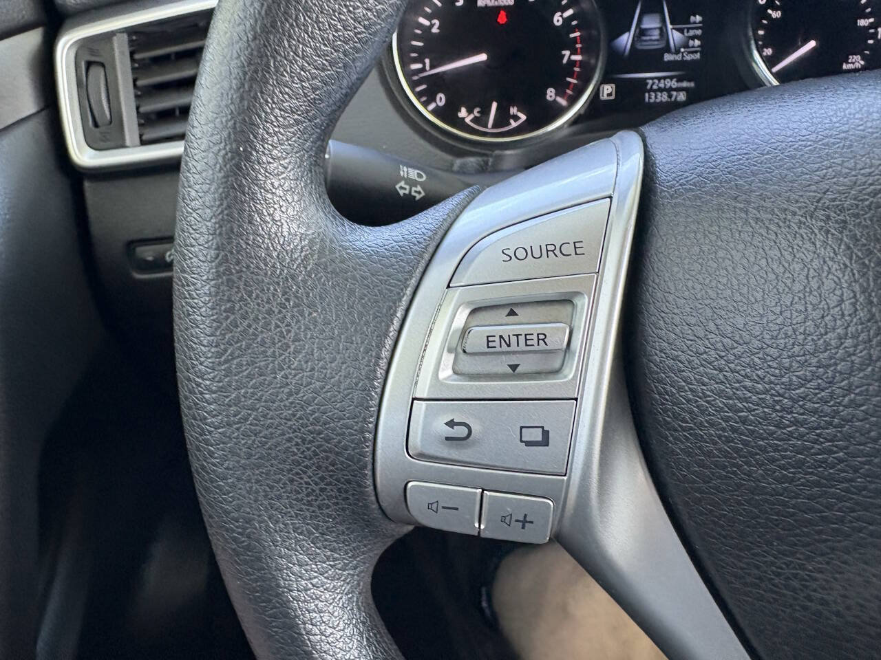 Used 2015 Nissan Rogue SV w/ SV Premium Package AWD/4WD image 15
