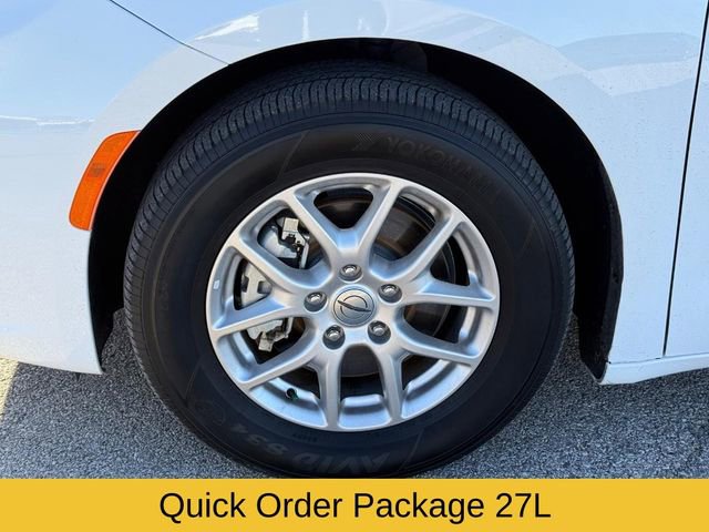 Used 2024 Chrysler Pacifica Touring-L image 8