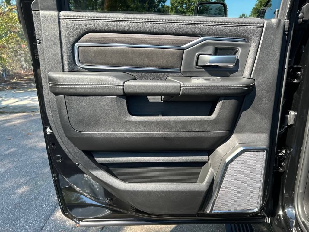 New 2026 RAM 2500 Laramie AWD/4WD image 25