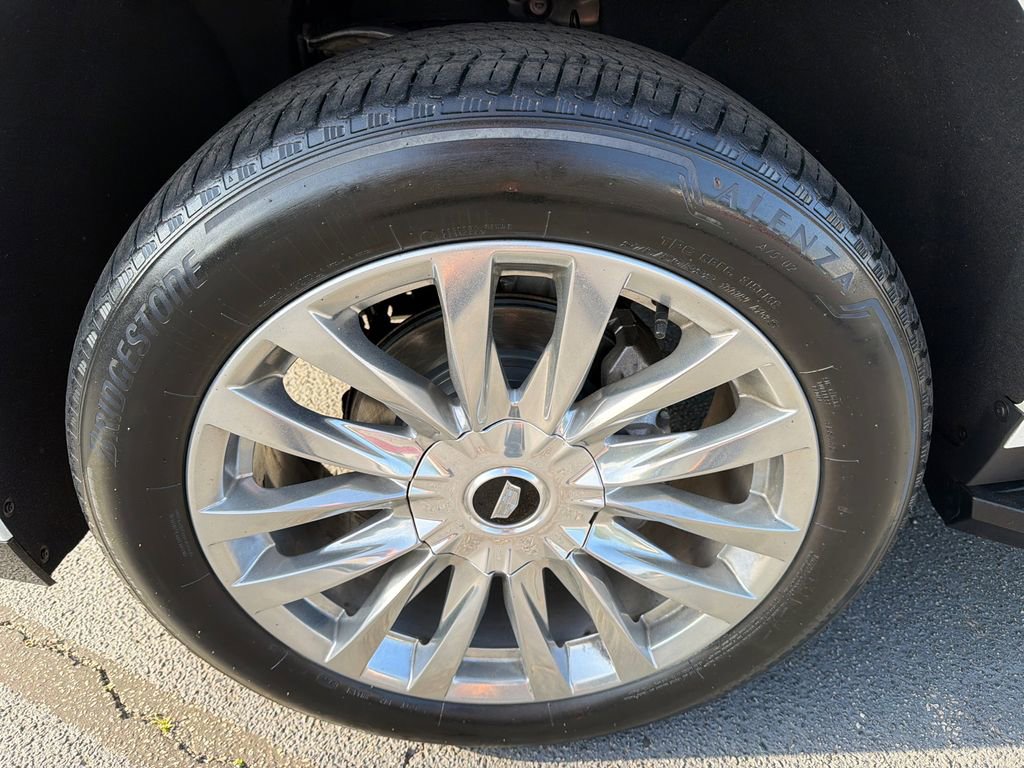 Used 2023 Cadillac Escalade Premium Luxury RWD image 11