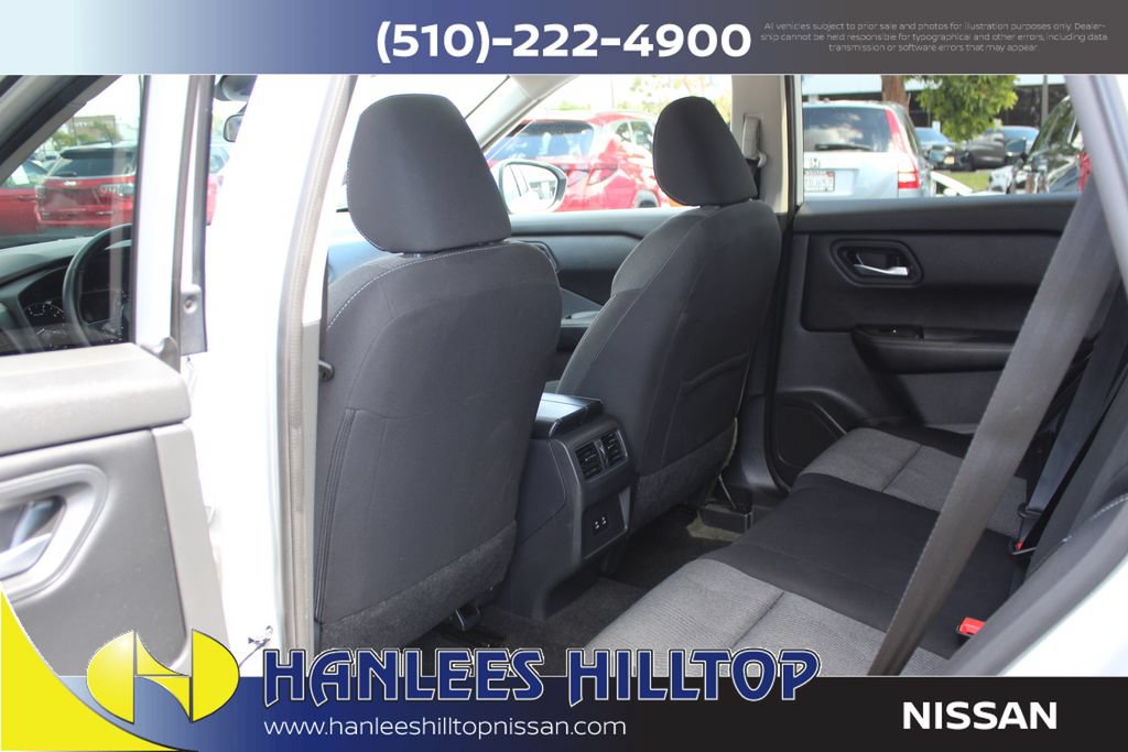 Used 2025 Nissan Rogue SV AWD/4WD image 17