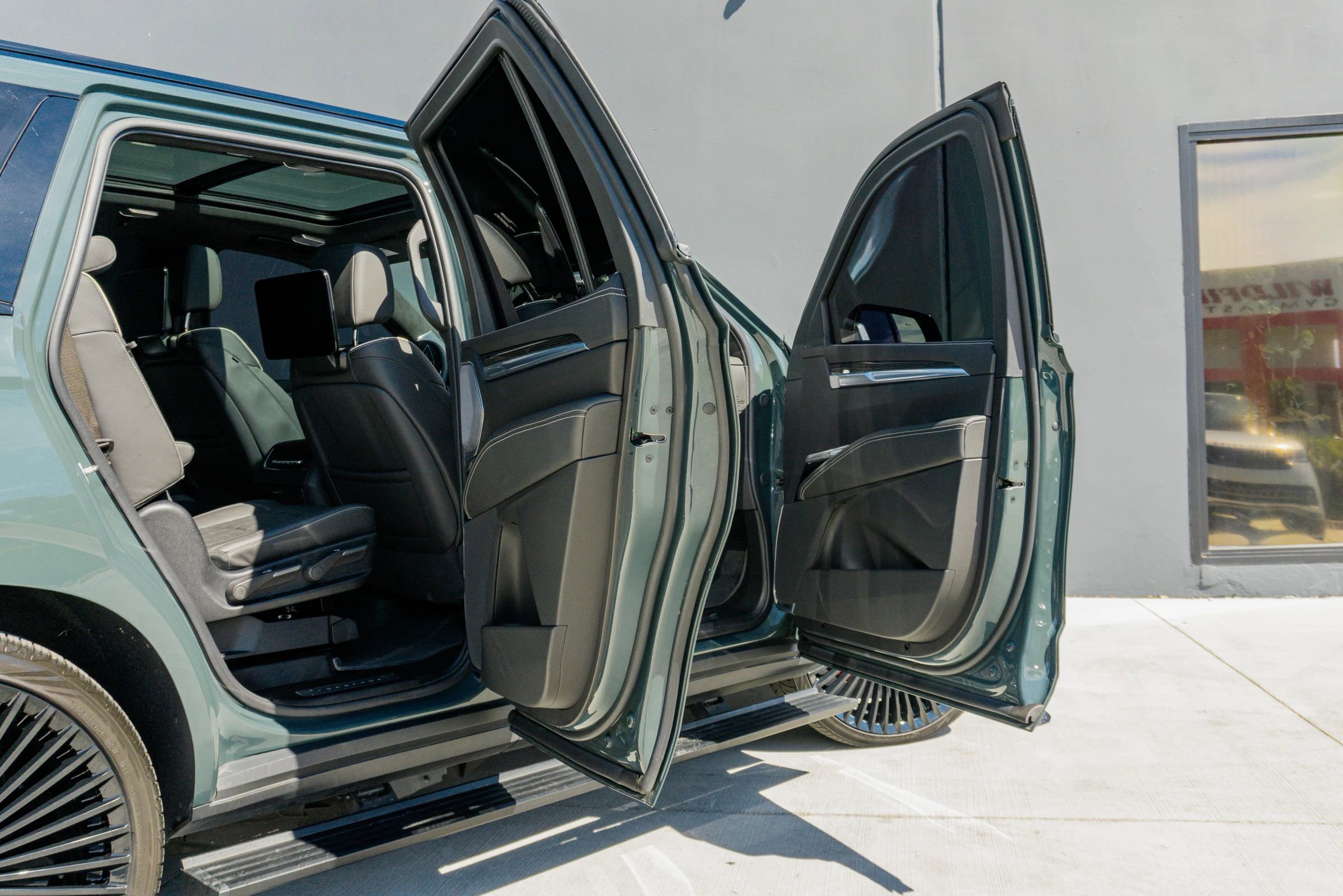 Used 2025 Cadillac Escalade V w/ LPO, ONYX Package AWD/4WD image 62