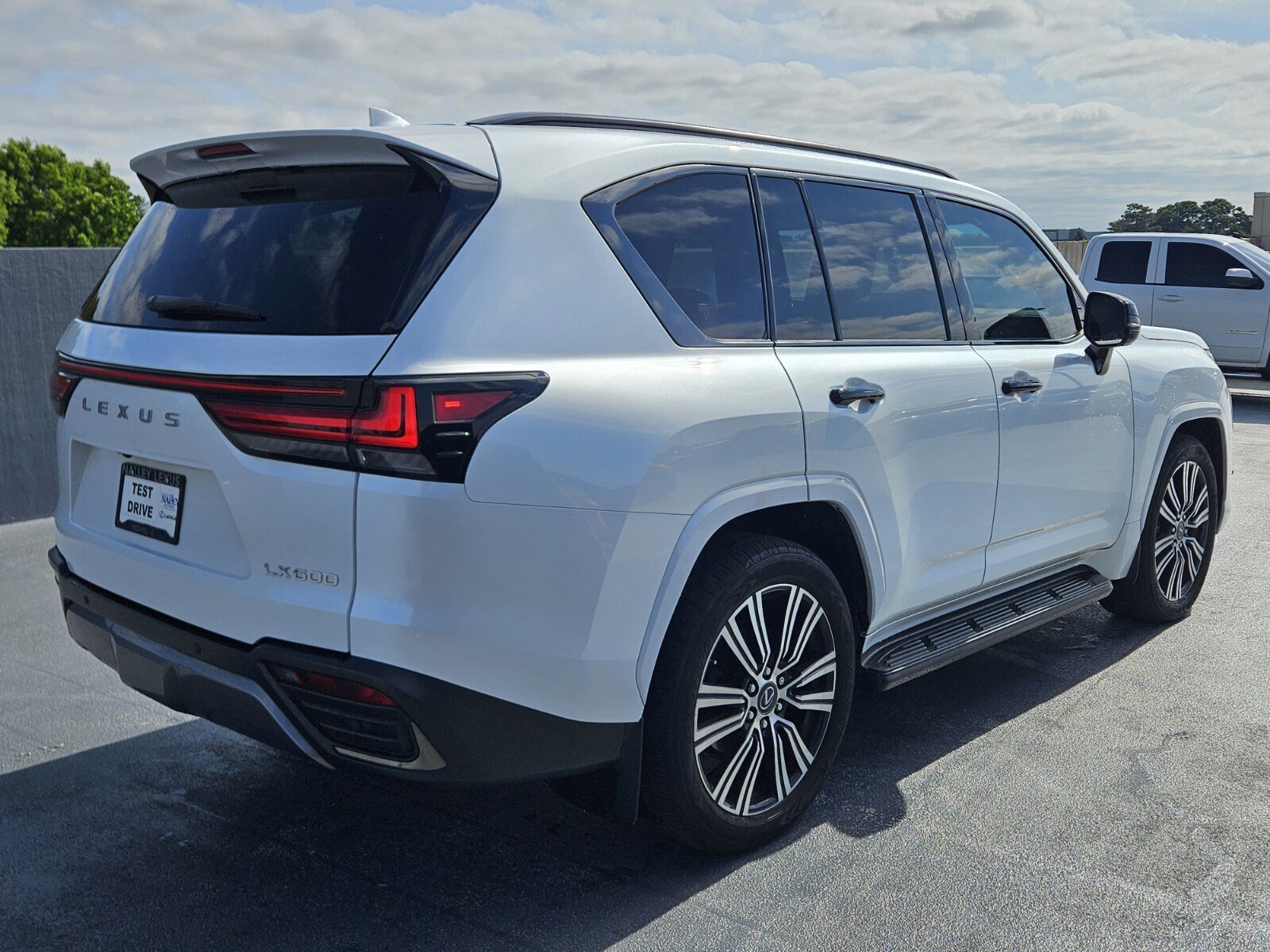 Used 2023 Lexus LX 600 4WD w/ Appearance Package image 11