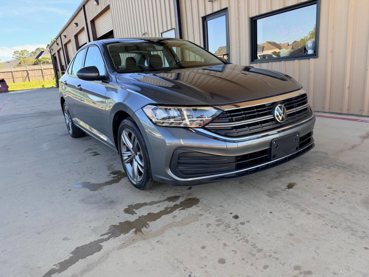 Used 2024 Volkswagen Jetta SE image 2