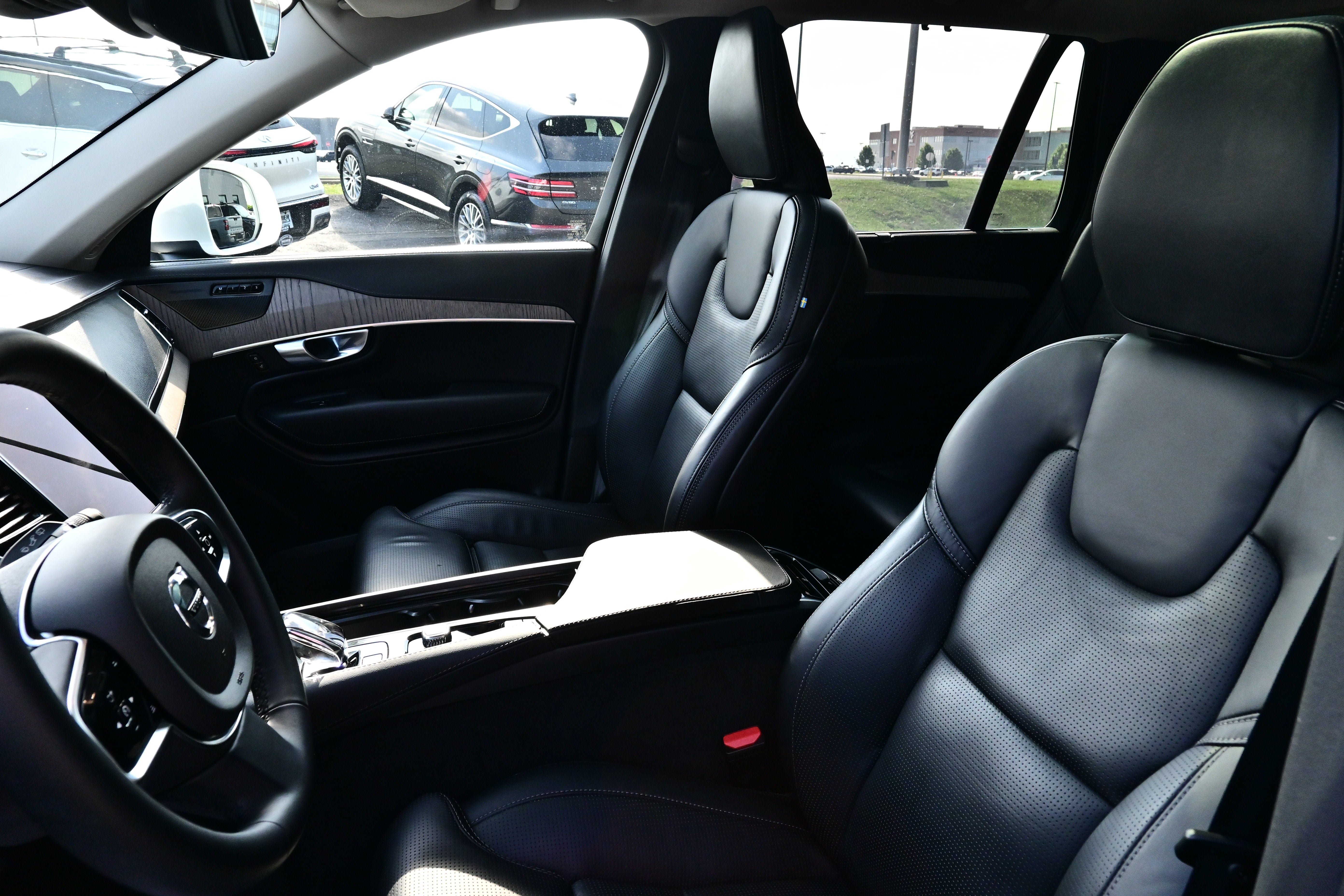 Used 2024 Volvo XC90 B6 Ultimate w/ Protection Package Premier AWD/4WD image 14