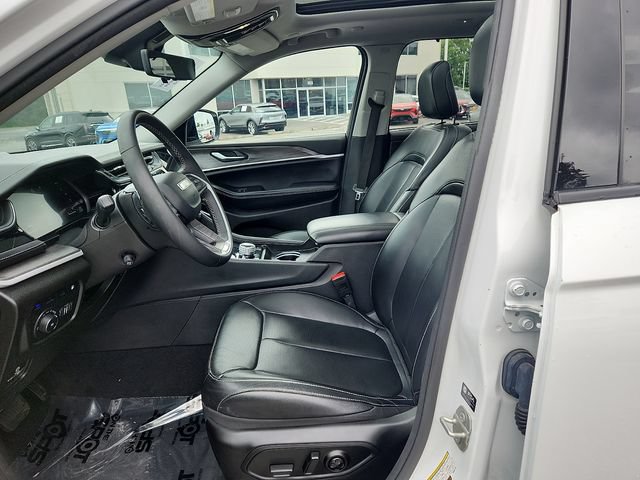 Used 2023 Jeep Grand Cherokee 4WD 4xe w/ Luxury Tech Group II image 13