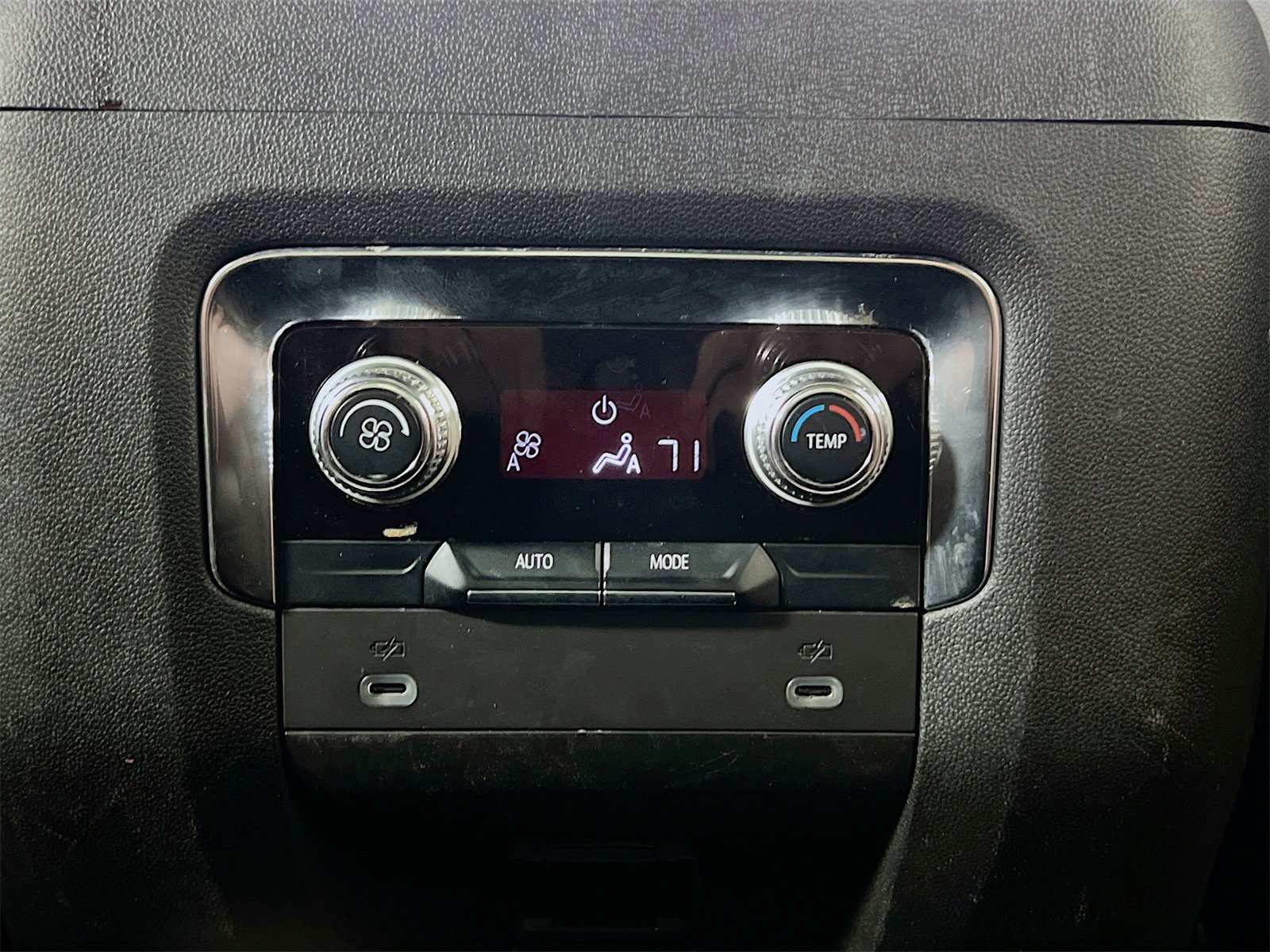 Used 2023 GMC Yukon XL SLT image 27