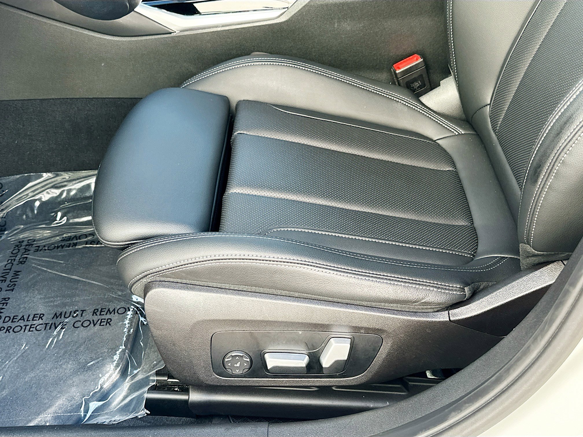 Certified 2023 BMW 330i Sedan w/ Driving Assistance Package image 18