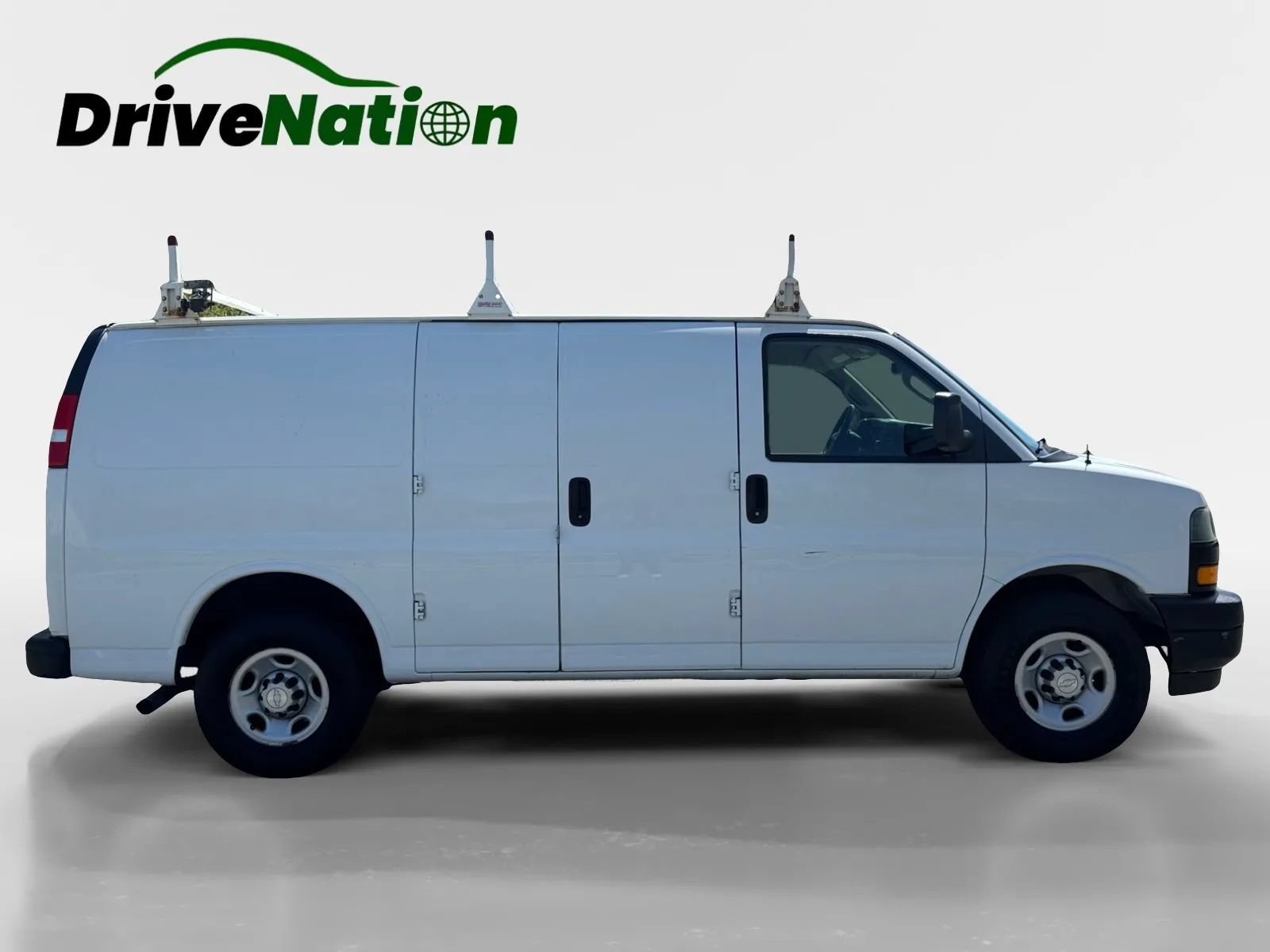 Used 2018 Chevrolet Express 2500 w/ Driver Convenience Package RWD image 4