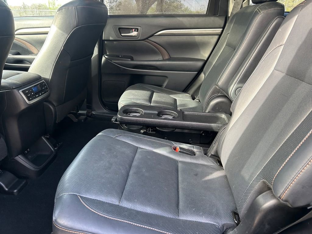 Used 2019 Toyota Highlander Limited Platinum AWD/4WD image 18