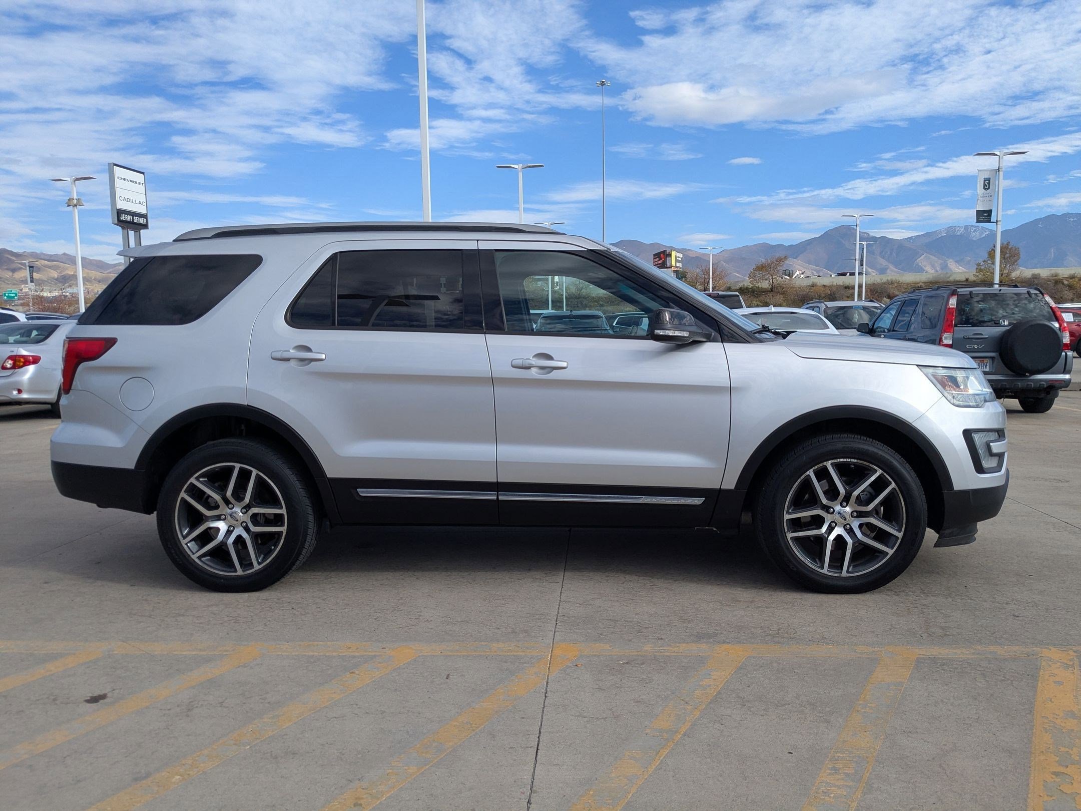 Used 2016 Ford Explorer XLT w/ Equipment Group 201A image 6