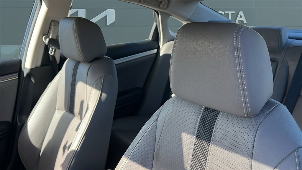 Used 2019 Honda Civic Touring image 9