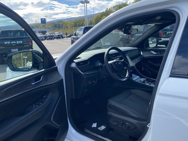 New 2025 Jeep Grand Cherokee L Overland w/ Trailer Tow Package image 14