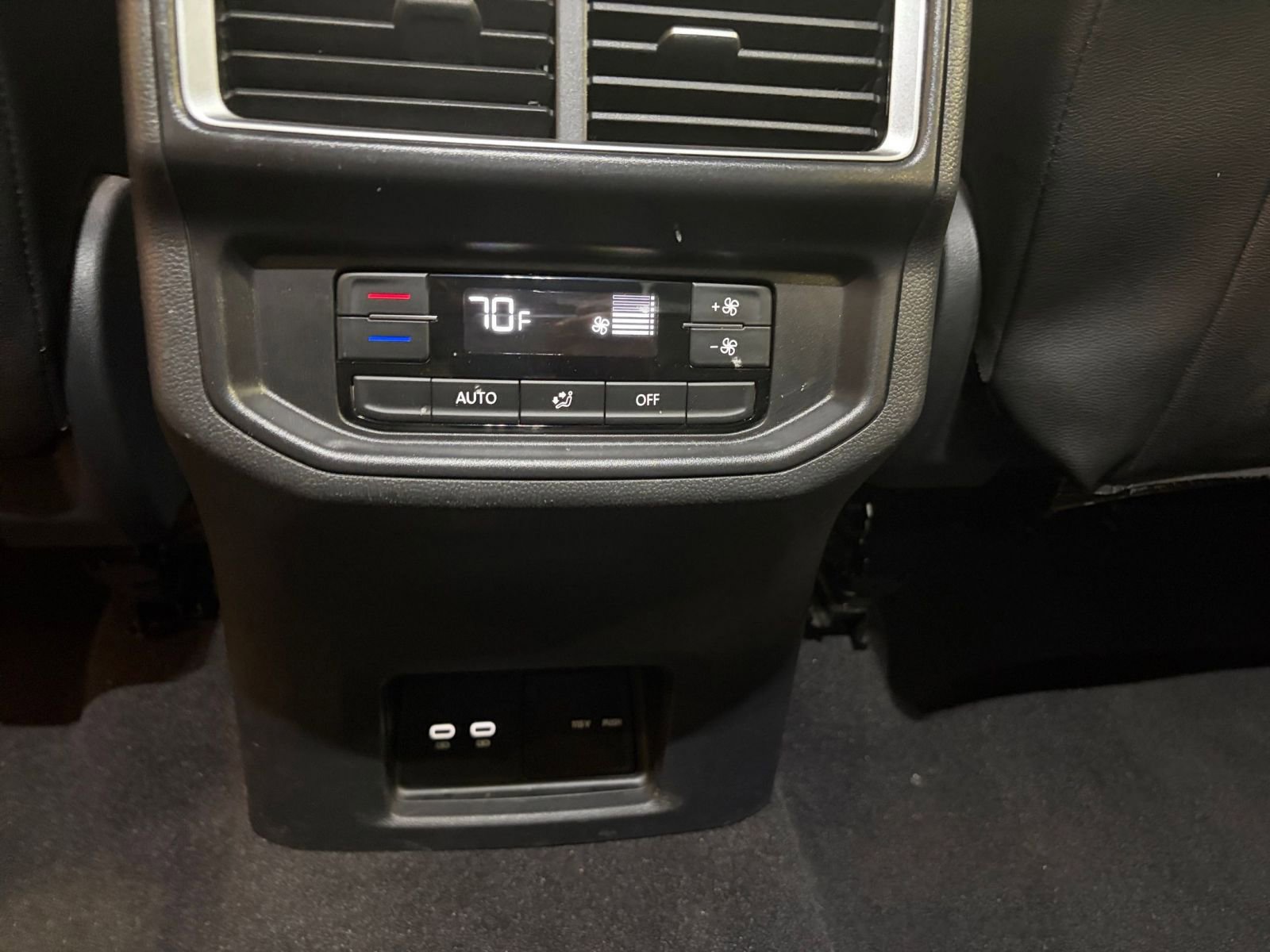 Used 2025 Volkswagen Atlas SE image 24